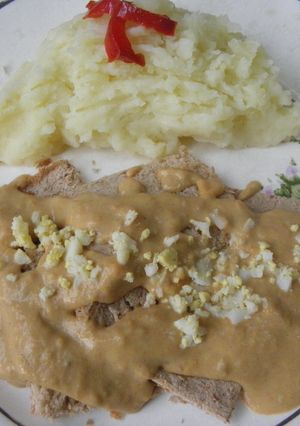 Una foto de Carne de ternera atunada o imitación Vitel toné