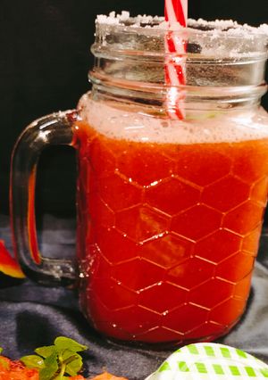 तरबूज का रिफ्रेशिंग शरबत (tarbuj ka refreshing sharbat recipe in Hindi) रेसिपी मुख्य फोटो