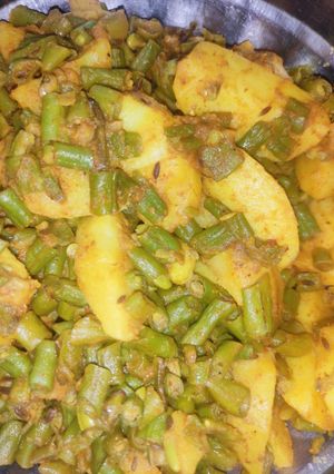 आलू बीन्स की सब्जी (aloo beans ki sabzi recipe in Hindi) रेसिपी मुख्य फोटो