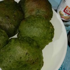 A picture of Spinach puri.