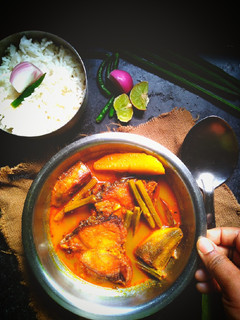 সজনে ডাঁটা দিয়ে কাতলা মাছের ঝোল(sajne danta diye macher jhol recipe in Bengali) রেসিপির প্রধান ছবি