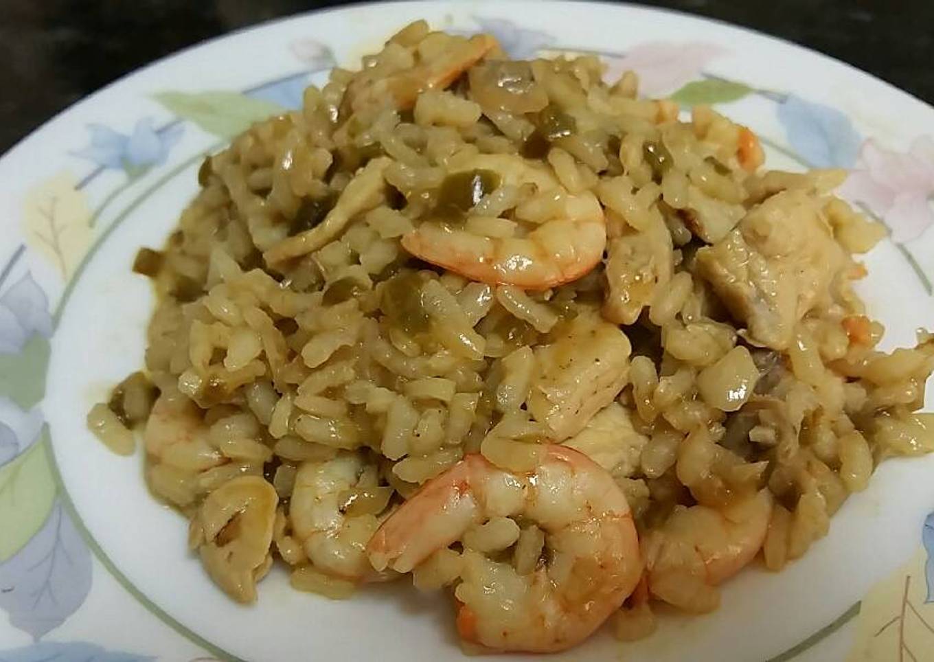 Arroz verde de pimientos (con pollo, gambas y almejas)