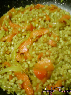 Una foto de Trigo sarraceno con verduras, curry, cúrcuma y jengibre/vegana