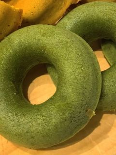 Una foto de Donut de leche de soja con Matcha