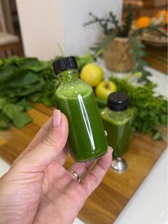 صورة لوصفة مشروب الطاقة الأخضر 🥒🍏