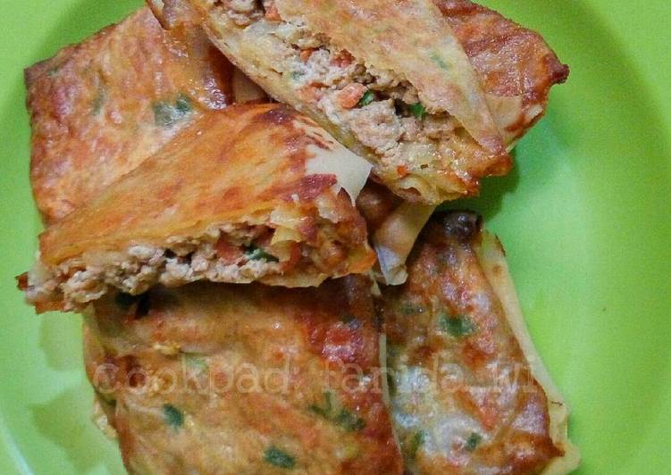 Martabak telur goreng isi ayam