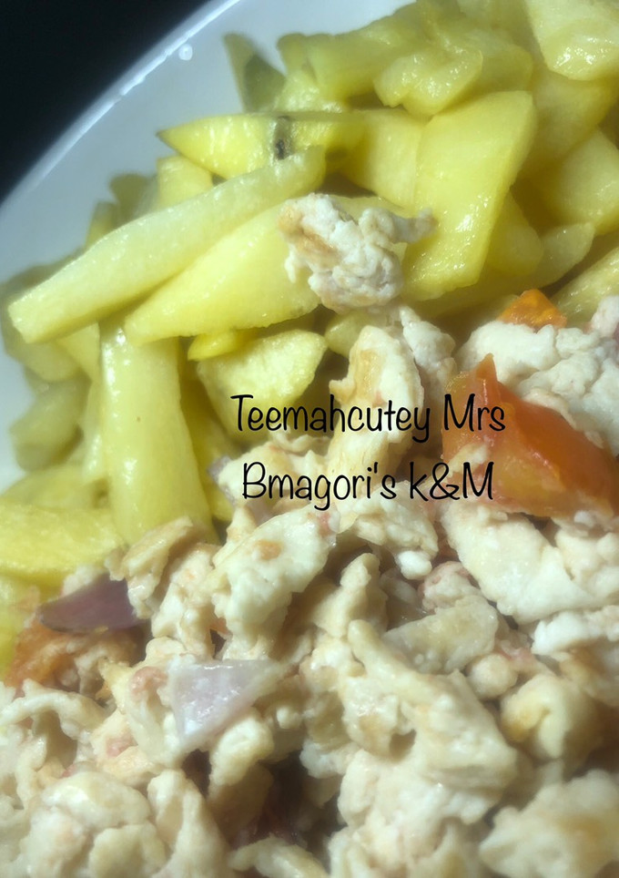 A picture of Potatoes with scrambled eggs.