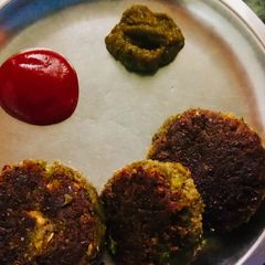 A picture of Green veggi kabab.