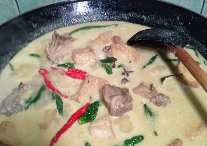 Gulai Kurma Ayam (opor ayam Padang)