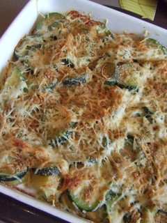 Una foto de Gratín de patatas con espinacas y calabacines