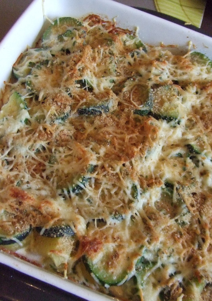 Una foto de Gratín de patatas con espinacas y calabacines