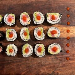 A picture of Spicy Tuna Sushi Roll.
