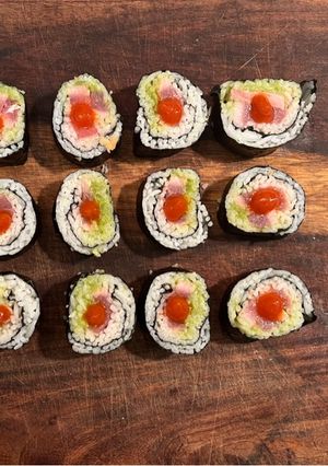 A picture of Spicy Tuna Sushi Roll.