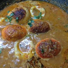 A picture of Colorfull fried egg in gravy.