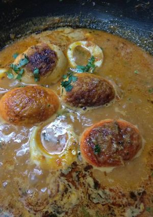 A picture of Colorfull fried egg in gravy.