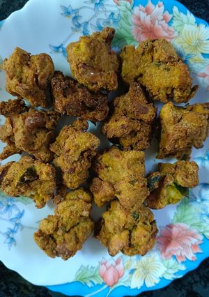 A picture of Mint Cashewnut pakoda.