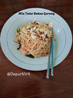 Foto resep Mie Telur Bakso Goreng