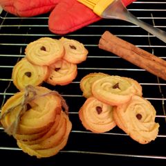 A picture of Eggless wheat custard cookies.