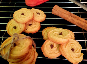 A picture of Eggless wheat custard cookies.