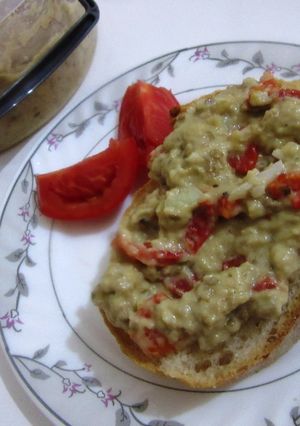 O poză a rețetei Salată de vinete cu maioneză și ardei kapia copți.