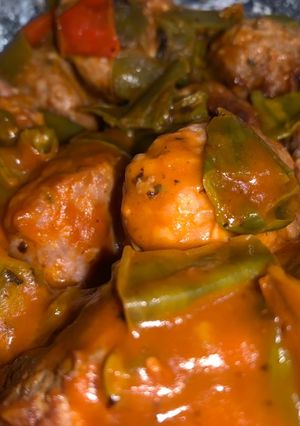 Una foto de 9. Albóndigas vegetarianas con salsa de tomate