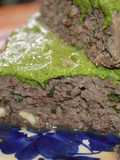 Pan de carne estilo Oriental, con salsa de cilantro  رغيف اللحم  (raghif allahm)