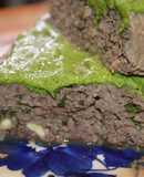 Pan de carne estilo Oriental, con salsa de cilantro  رغيف اللحم  (raghif allahm)