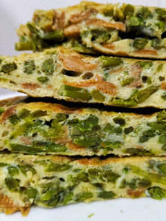 Una foto de Tortilla de espárragos y rebozuelos