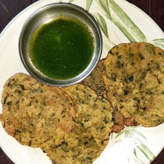 A picture of Fenugreek potatoes masala puri.