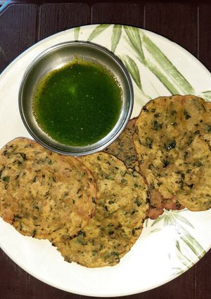 A picture of Fenugreek potatoes masala puri.
