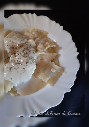 Una foto de Salsa Blanca de Quesos🧀