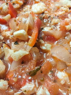 Una foto de Bacalao con pisto