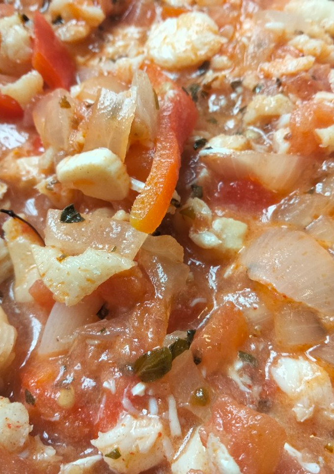 Una foto de Bacalao con pisto