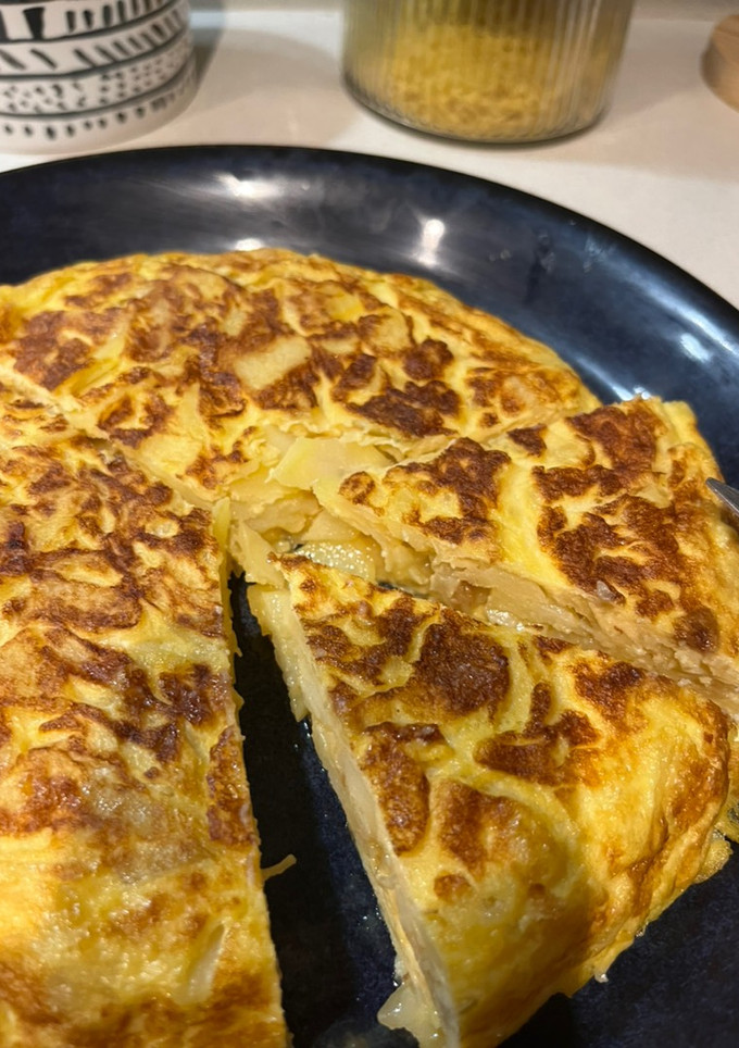 Una foto de Tortilla de patatas melosa
