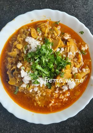 A picture of Bamboo shoots & Vaal curry.