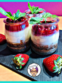 Una foto de Tarritos de mascarpone y fresas