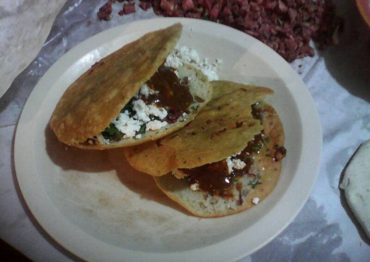 Gorditas de chicharrón prensado