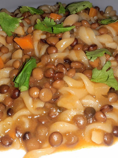 Una foto de One Pot Pasta con Lentejas