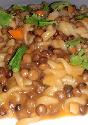Una foto de One Pot Pasta con Lentejas