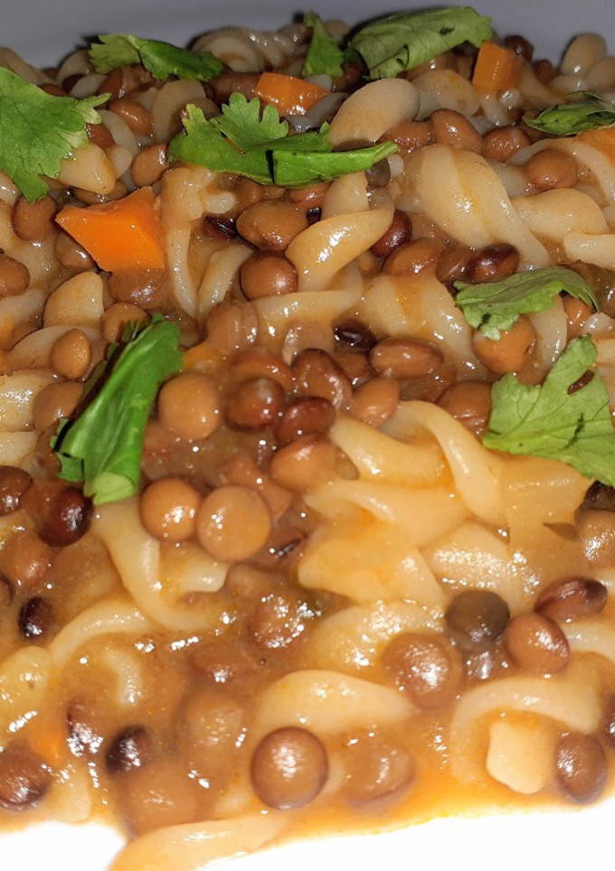 Una foto de One Pot Pasta con Lentejas