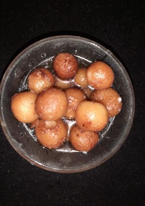 ગુલાબ જાંબુ (Gulab Jambu Recipe In Gujarati) રેસીપી મુખ્ય ફોટો