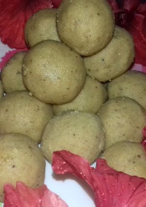 A picture of Besan laddoo.