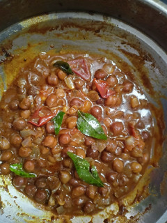 கடலை கறி(kadala curry recipe in tamil) செய்முறை முக்கிய புகைப்படம்