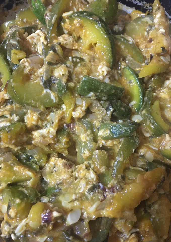 Una foto de Salteado de zapallitos con huevo 🥚