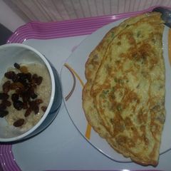 A picture of Fried Eggs & Oat Raisins.