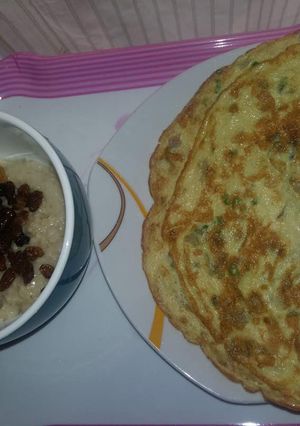 A picture of Fried Eggs & Oat Raisins.
