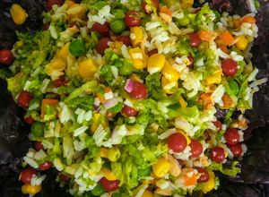 Una foto de Ensalada nido de vegetales! 💕❤