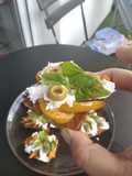 Crostini ai peperoni, olive, burrata e basilico (toasts with peppers, olives, burrata and basil)