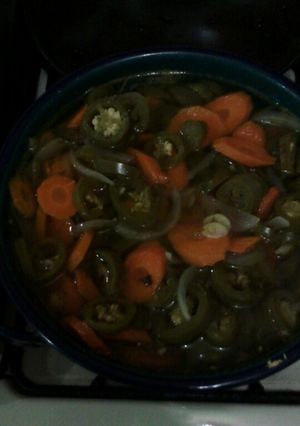 Una foto de Chiles curtidos