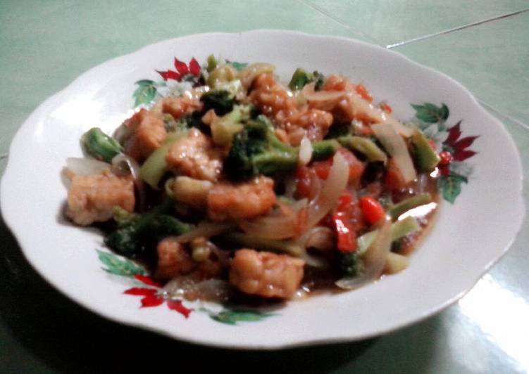 Cara Gampang Menyiapkan Brotem (Brokoli Tempe ) Saus Tiram Anti Gagal